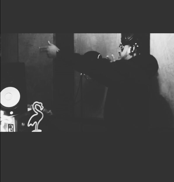DreamsDarlin's tweet photo. La música es un arte que pocos saben descubrir!!🎶🎶 #Dreams https://t.co/x3JkpKtvb9
