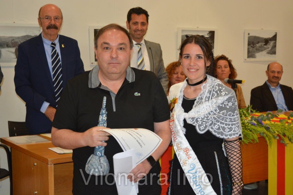 VilomaraInfo's tweet photo. Àngel Fabregat torna a guanyar el premi de poesia Sra. Josefina Oliveras https://t.co/A3D4IhhFua https://t.co/IdItvvqDVQ