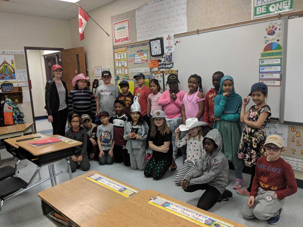 StJPIICCSD's tweet photo. Hats On! for Mental Health Day @StJPIICCSD #HatsOn  #MentalHealth https://t.co/5n6GG0C1n2
