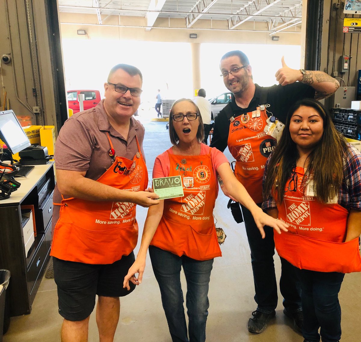 0469_ColinFES's tweet photo. BRAVO to PRO Cashier Angel on spreading a positive atmosphere during our Front End Transformation! What an upbeat approach to change! β¦@kristinbitsoiβ© #straightoutta470 #PMDpeoplefirst #D66Proud #FrontEndTransformation #NewFES #trendingorange https://t.co/ikSx07E5iE