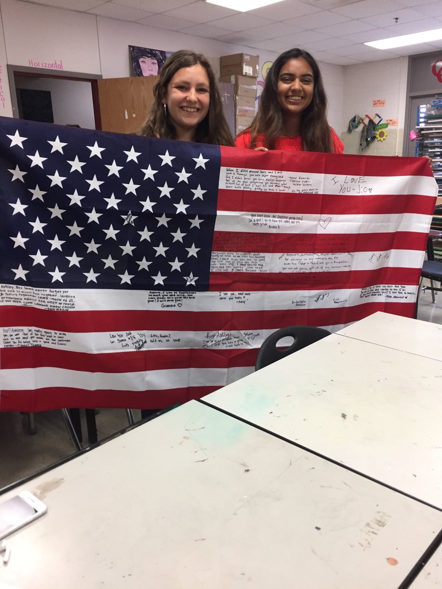 CHS_Deatherage's tweet photo. #ComalFineArts #foreignexchangestudents #Netherlands #Switzerland
Saying goodbye! Wonderful students! @CanyonPrincipal @Supt_comalisd https://t.co/x4HuzcEBvL