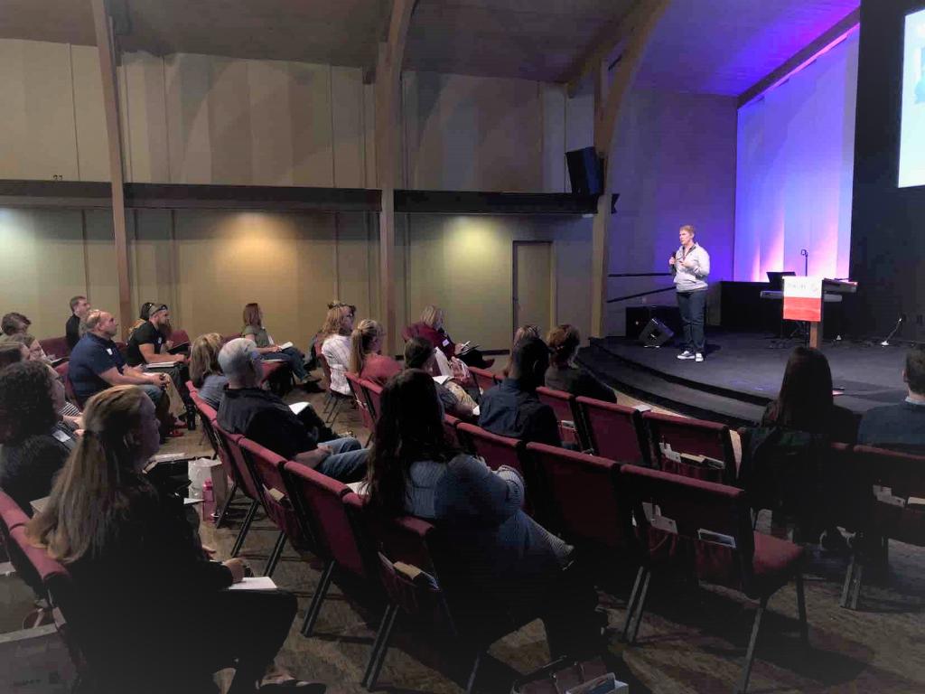 Deluxe's tweet photo. A key takeaway from our #SmallBiz Seminars is consistency — and #myarlington entrepreneur Tina Richardson knows how important it is. Her growing business needed a new logo, and she called us to bring it to life! See the steps in our eBook: https://t.co/w5jSY0lJb9 #deluxecustomer https://t.co/CsQGWN4hsi