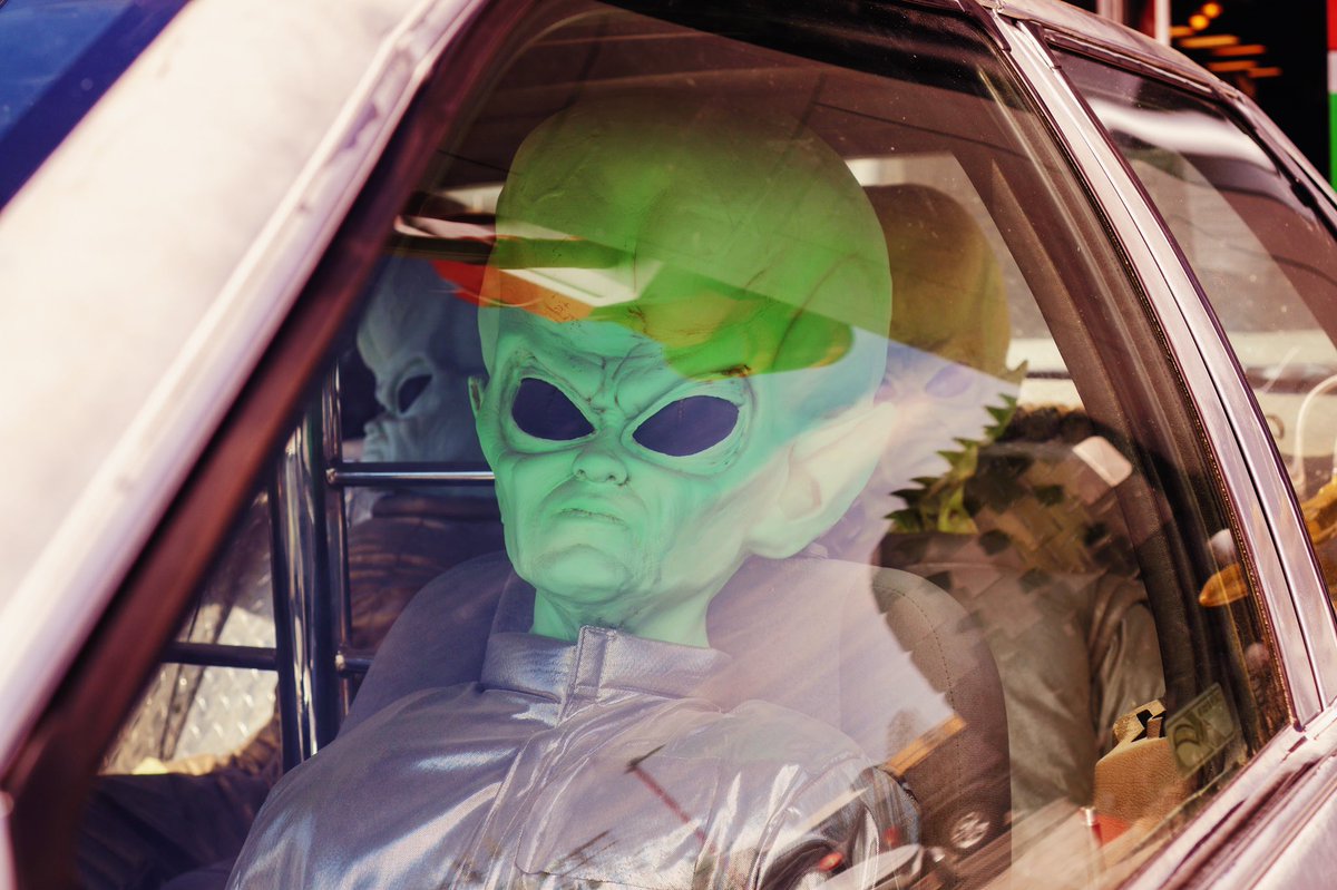 Get in loser, we’re probing humans #meanaliens #aliens #mars #shotzdelight #eclectic_shotz #igtones #earth_shotz #ourplanetdaily #moodygrams #theimaged #thedarkpr0ject #thecreatorclass #pr0ject_uno #illgrammers #illegalvisuals #creativeoptic #createcommune #exploretocreate #earth