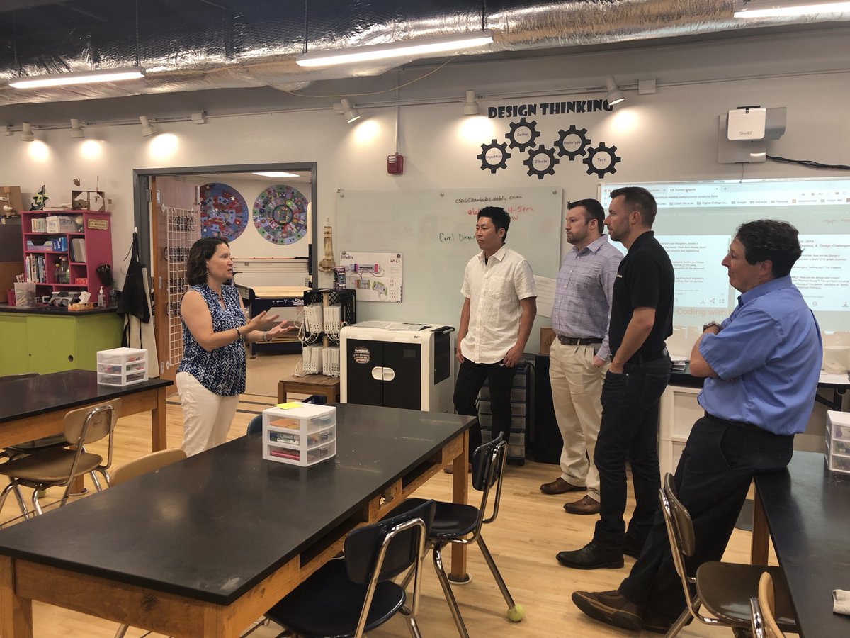 VWeLabs's tweet image. Thank you @csasVWeLab for hosting @vwfactoryusa, @HankookTireUSA, &amp;amp; @TNECD as they learned more about how the @VWeLabs are helping prepare students for college &amp;amp; careers after they graduate. @KristinBurrus was also able to show us some of the creative projects on display!