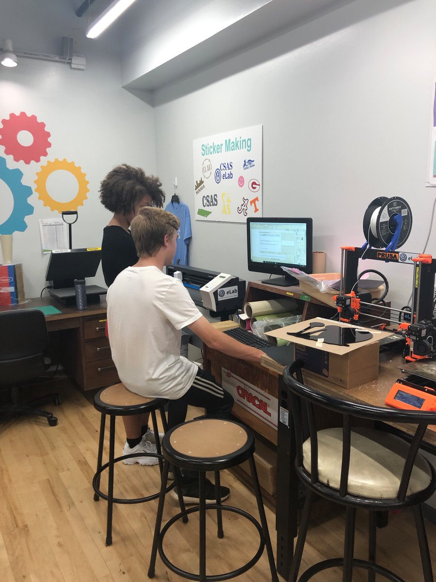 VWeLabs's tweet image. Thank you @csasVWeLab for hosting @vwfactoryusa, @HankookTireUSA, &amp;amp; @TNECD as they learned more about how the @VWeLabs are helping prepare students for college &amp;amp; careers after they graduate. @KristinBurrus was also able to show us some of the creative projects on display!