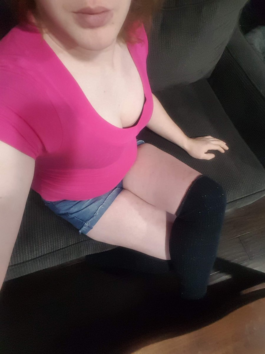 Jillian Greene On Twitter Shorts Socks And Pink Top Cd