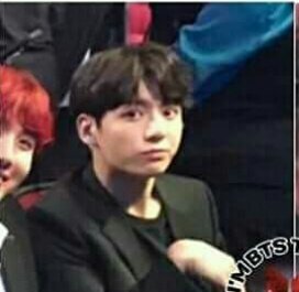 kim_yunuen's tweet photo. Quien mas opina que seria raro que JungKook no coma en la premiación de hoy?😂❤

JungKook NO es JungKook si no come en las premiaciones 

#BBMAsTopSocial BTS @BTS_twt

Da RT 😂❤ https://t.co/LnAQp7waj8