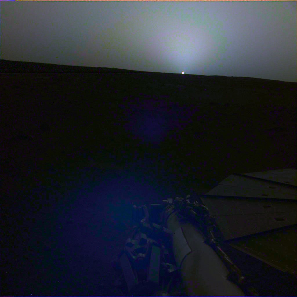 Lotp_Facts's tweet photo. FACTS... THIS LOOKS COOL InSight Lander Captures a Sunset on Mars via NASA https://t.co/jf9ZF5j8Ak https://t.co/FYNZ7RwnV1