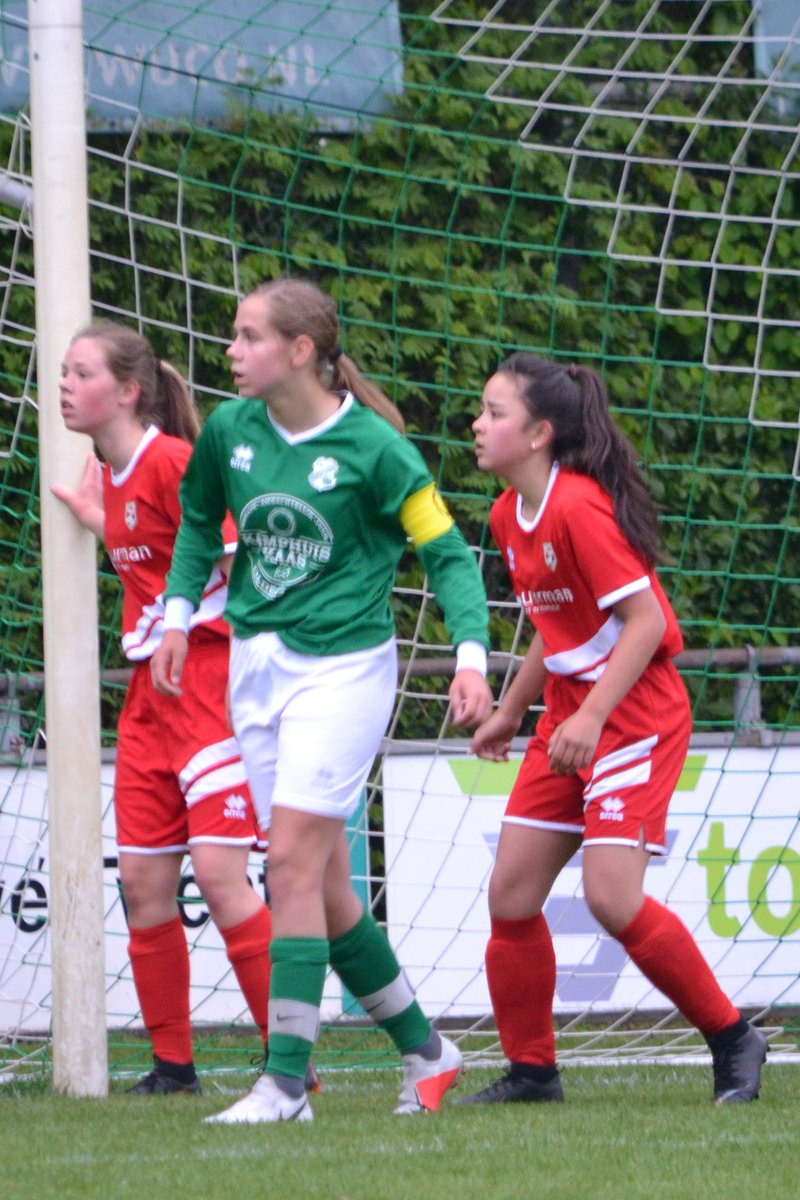 meidenFCB's tweet photo. Het Twents regioteam U14 speelde in compleet nieuwe tenues gesponsord door Buurman tegen FC Berghuizen JO15-1G. Het was een aantrekkelijke en sportieve wedstrijd. https://t.co/HcdsOpg797
