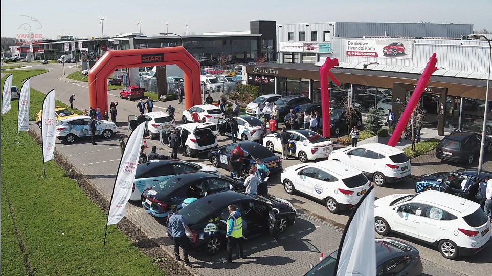 WaterstofAutoNL's tweet photo. Waterstof Challenge in Waddinxveen - https://t.co/tDOfv2H0vO #waterstofauto https://t.co/xsF4JOsttH