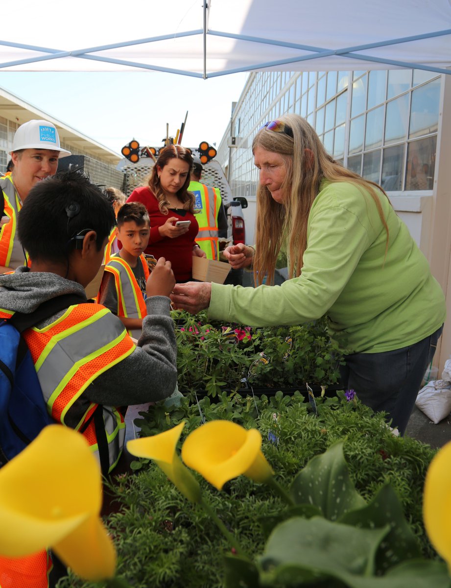 sfpublicworks's tweet photo. Happy #PublicWorksWeek2019! We love opening our doors to students at our Operations Yard. https://t.co/DUitLpr1wL