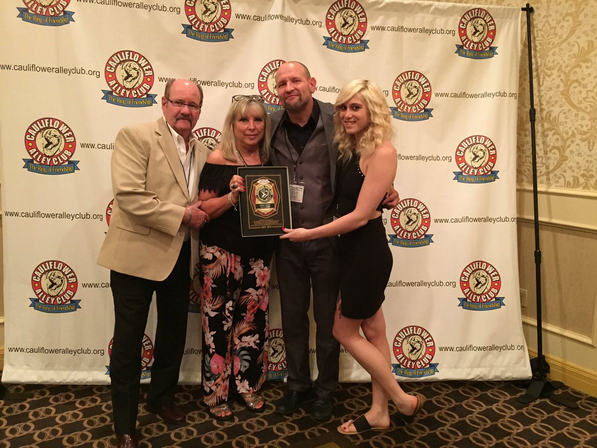 ShawnaReed93's tweet photo. #CAC #Traineroftheyear #CodyHawk #5mw #ProudGirlFriend https://t.co/u3dXFNSZAe
