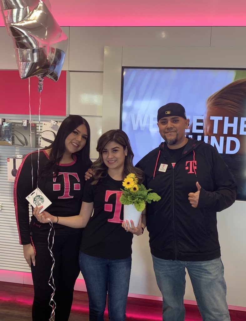 JoeyC1111's tweet photo. Magenta Spotlight this week is @yajaira_cabral! She helped 5315 hit all act and accessory goals and is always helping peers. All this while in LDP ME program! 🙌🏽 @luzzzzz @Ddeluna22 @pdelao255 @sarapalaciosdm @Vizcaino9 @mo_erich @JohnLegere @JonFreier @SWjoeperez @SamSindha https://t.co/UbqfxkYPMi