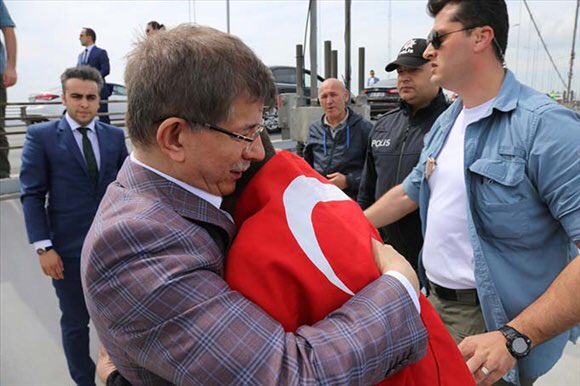 #şizofrenikhaller
Birgecede 250 İnsanın Şehid edildiği 15 Temmuz "Tiyatro"
ama bu "Gerçek "
öylemi!!!
#AklımaGelen 
Yersen
