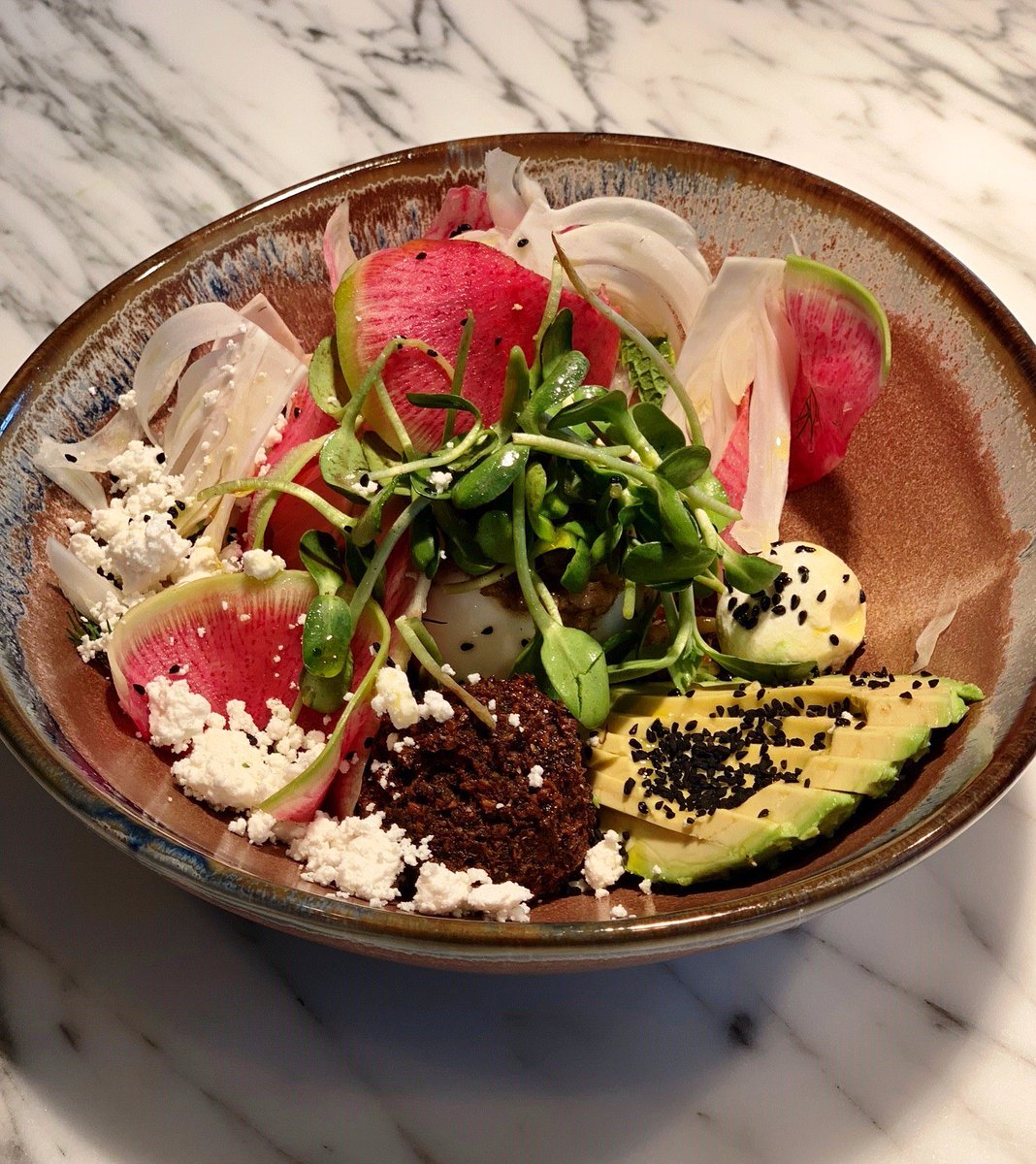 GetFreshProd's tweet image. Fresh ingredients speak for themselves with this Ancient Grain Bowl, a stunning presentation from @CiraChicago and Boka Restaurant Group Chef Chris Pandel.
.
#wednesdayfeature #CiraChicago #bokarestaurantgroup #freshiseverything #fultonmarket @thehoxton