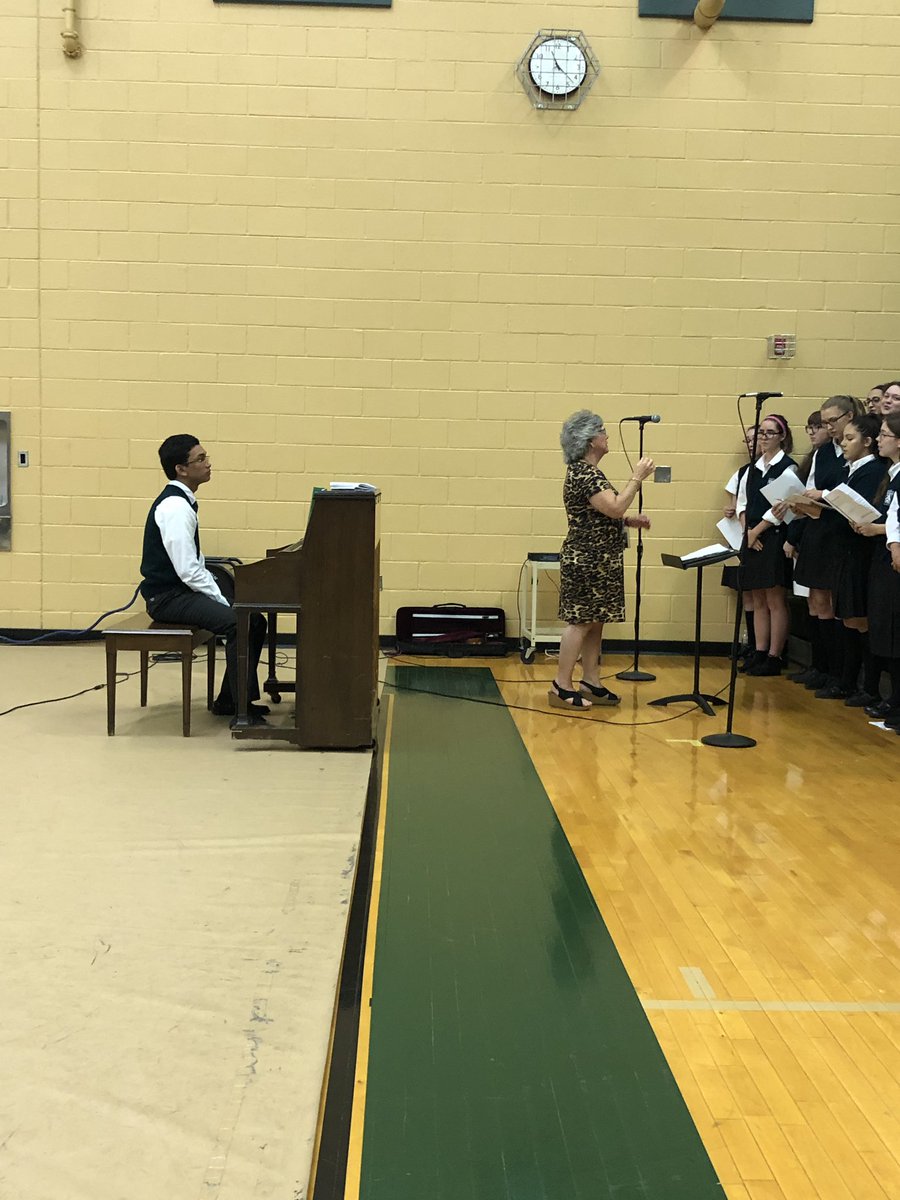 SuperPWCS's tweet photo. Thanks to the choir, pianist, violinist, and Director at Saint John Paul for the beautiful music, the special song, and your inspiration! Much appreciated!💚 https://t.co/9Bvs4AlhQw