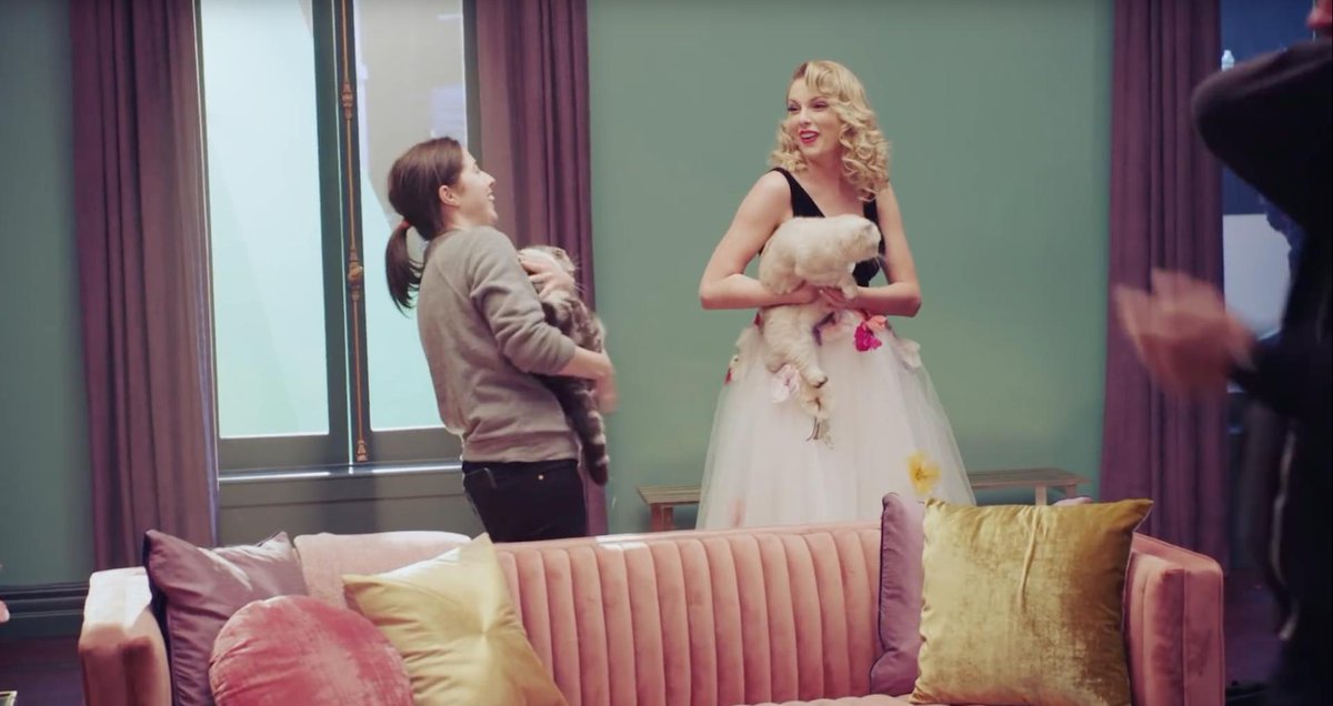 taylornation13's tweet photo. MEOW! 😹 what is your favorite part of the new behind the scenes video? #jesuiscalME https://t.co/a8fpu1moOE