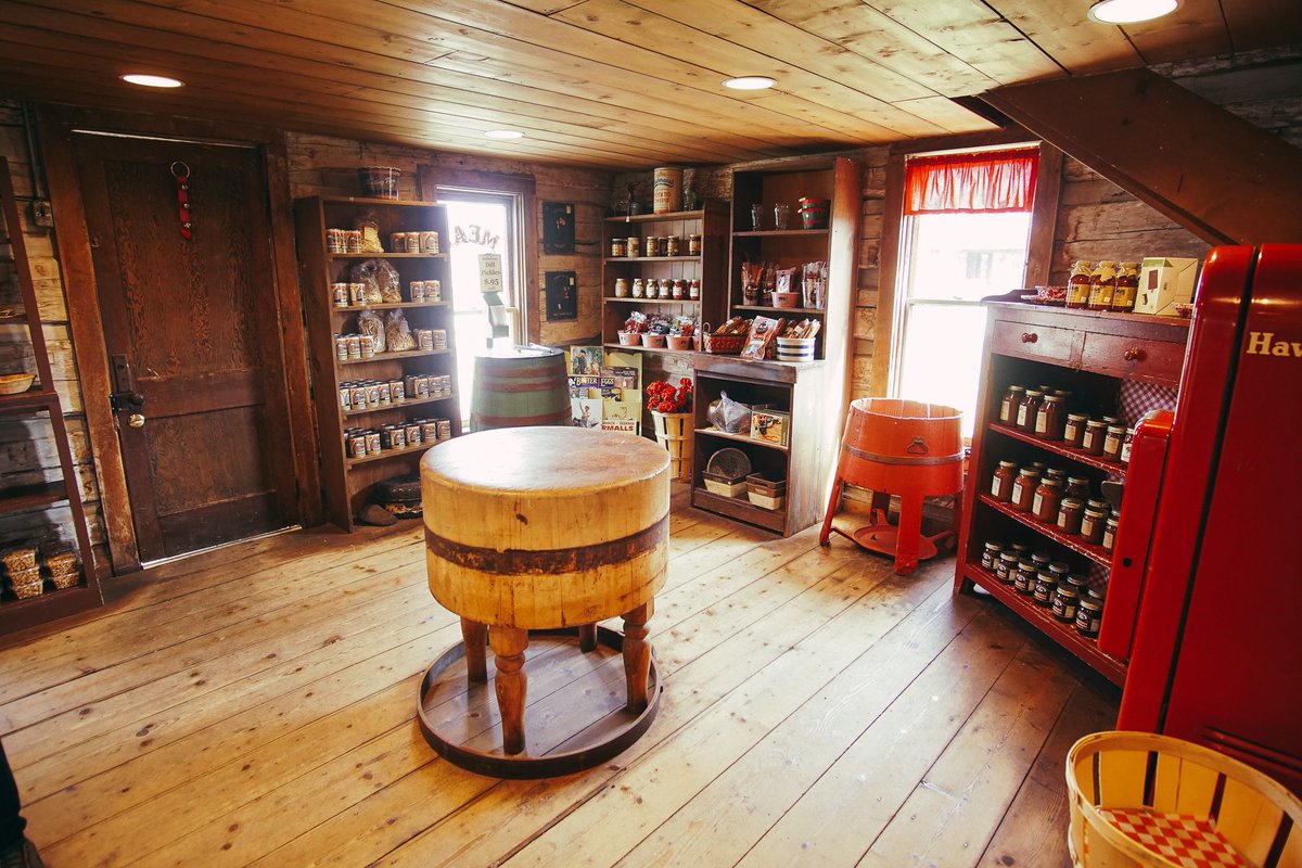 AmishAcres's tweet photo. Our W. H. Best Meat &amp; Cheese Shop, an 1860s log cabin, is named for one of Nappanee’s first meat markets, and stocks some of the most flavorful country-style #meats and #cheeses to be found. 

Learn more about shopping at #AmishAcres on our website at https://t.co/hLCxZN04Ca! https://t.co/LmeYpwbuub