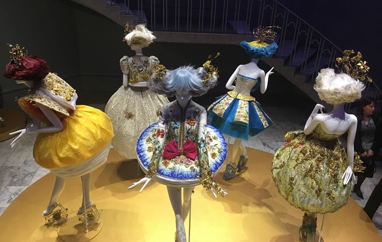 ChinaWeekLA's tweet image. It's DAY 1 of ChinaWeek 2019! We're loving @guopeiofficial @BowersMuseum Check out the rest of our calendar @ChinaWeekLA #couture #fashion