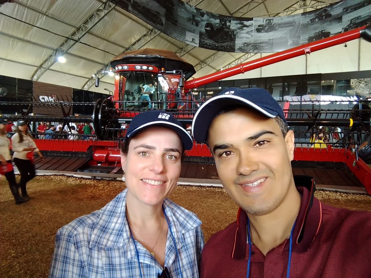 Daniela61581812's tweet image. Conhecendo novas tecnologias #Agrishow #standCase