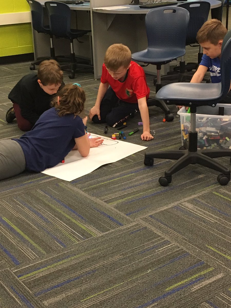 Techyteach16's tweet image. Last day of LEGO club means robots and coding. Build a course for your Ozobot.  This is what teamwork looks like. #cridgepride