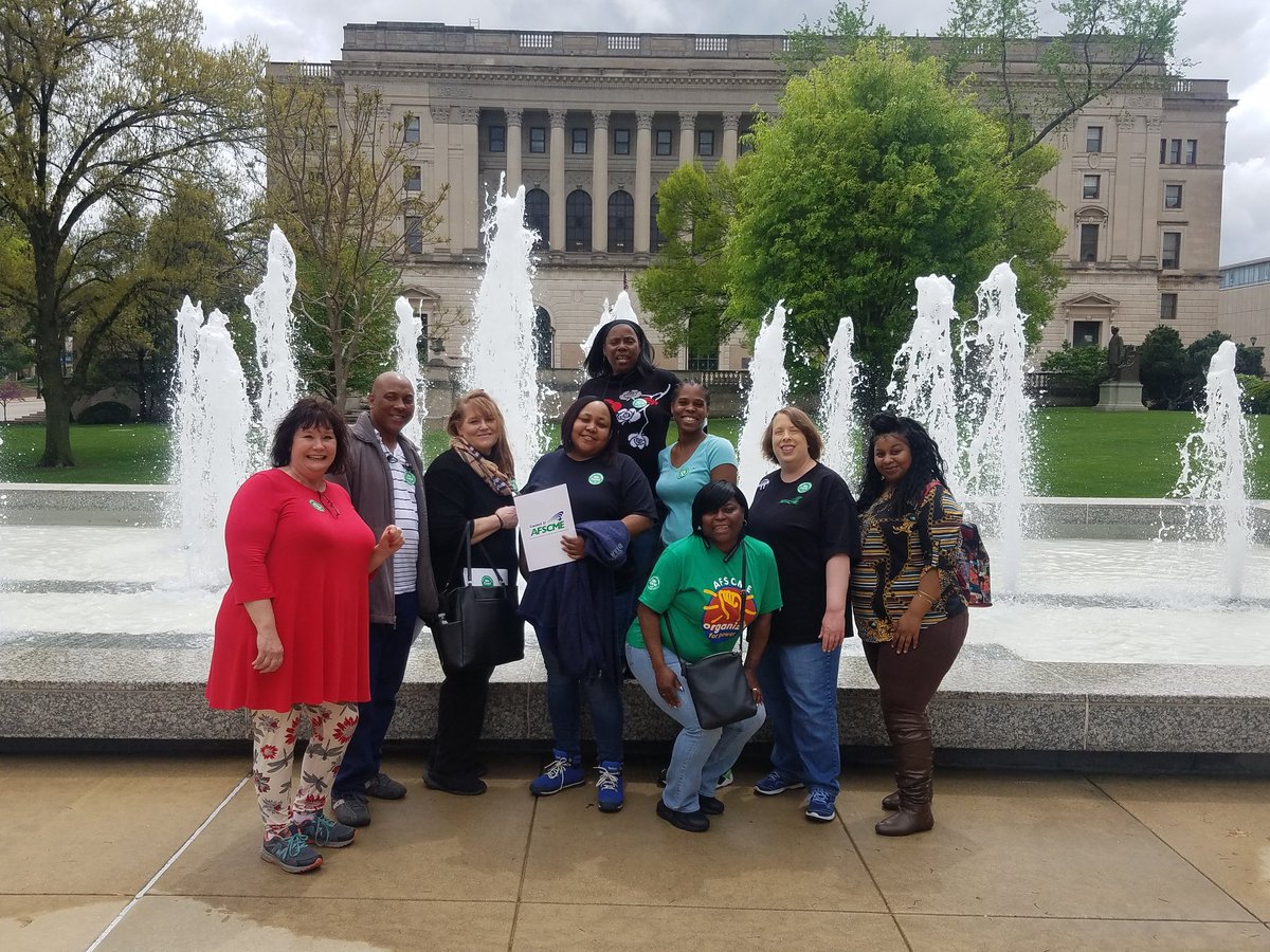 Chief2912's tweet photo. Its was great to see @afscme31 #Local2871 @Clearbrook1 & #Local4008 @LittleCityOrg down in Springfield talking with #lawmakers on #LobbyDay #SupportaLivingWageforDSP #RaiseDSPPay #MayDay #WeCare #AFSCMESTRONG πͺ #unionstrong https://t.co/AHyyIiB1CT