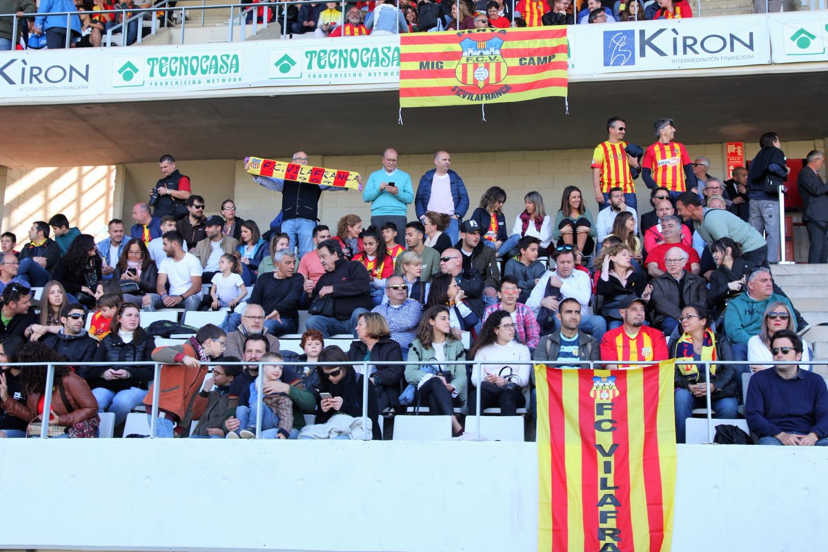 MariaRosaFerre's tweet photo. Avui el @FCVilafranca ha quedat sots Campió de Catalunya però amb l'esforç, la il.lussió, l'orgull i la seva professionalitat ja han fet història i cal felicitar-los L'aficció un 10 #CopaCat19
@el3devuit @LaFuraCoop @elcargolpenedes @eixdiari @rtvvilafranca
Foto @MariaRosaFerre https://t.co/2wIR7ImwBD