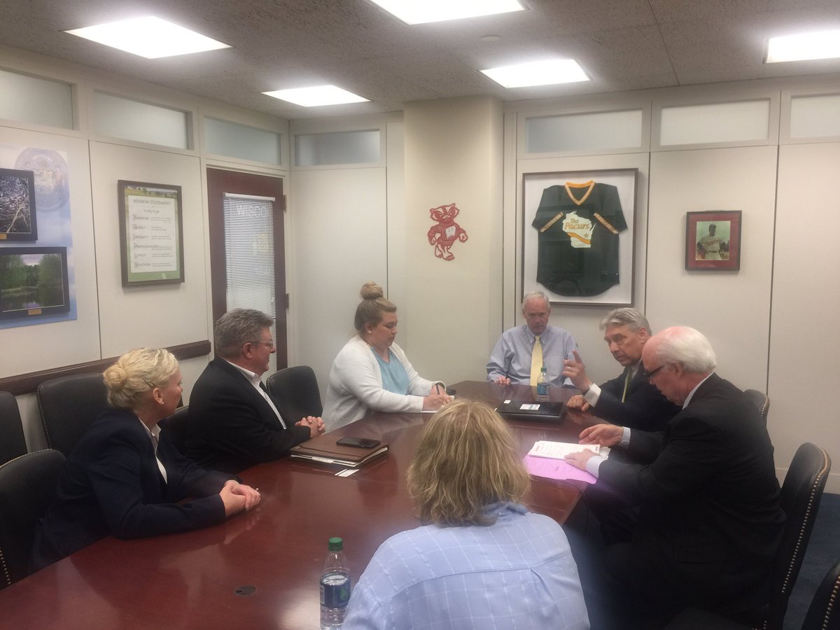 wilobbyist's tweet photo. Great meetings today with both @SenBaldwinGSPP and @SenRonJohnson #grocersonthehill @WiscoGrocers https://t.co/7Jbp5Kxq3V