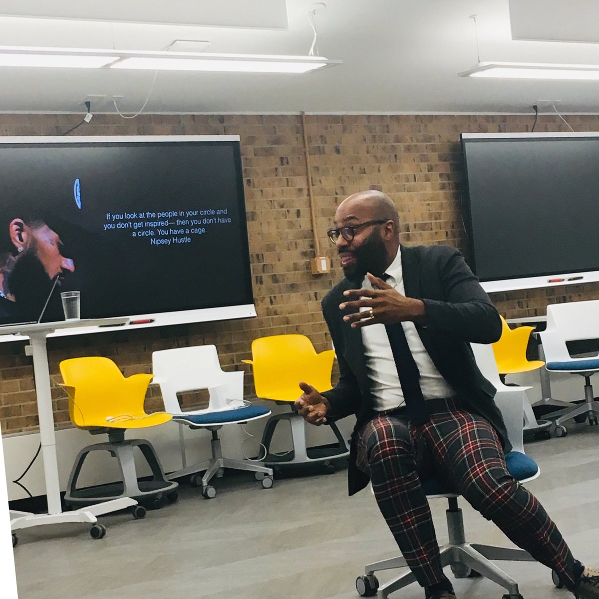 SpaceKel's tweet photo. Inspiring talk on diversity in STEM from ⁦@chrisemdin⁩ hosted by our newest partner, ⁦@mymindSpark⁩. To spark young minds we must understand their passions and embrace everyone’s own ratchet. Keeping these lessons in mind for the business world, too! https://t.co/xBsv3cKDax
