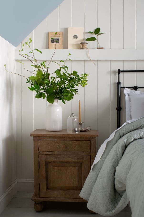 Real plants, real wood, real farmhouse-fresh feel 🌼 Check out the link for the Imogen Nightstand! bit.ly/2XIDEoY