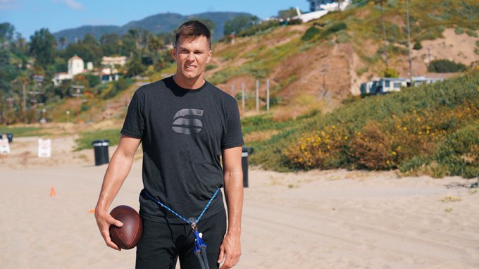 Watch Tom Brady's leaked NSFW photo on TwXstars