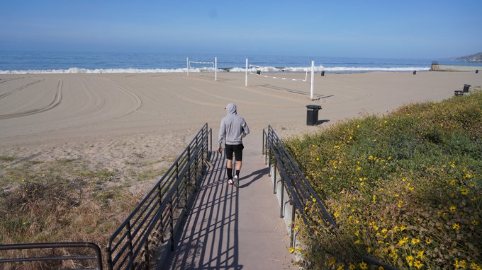 Watch Tom Brady's leaked NSFW photo on TwXstars