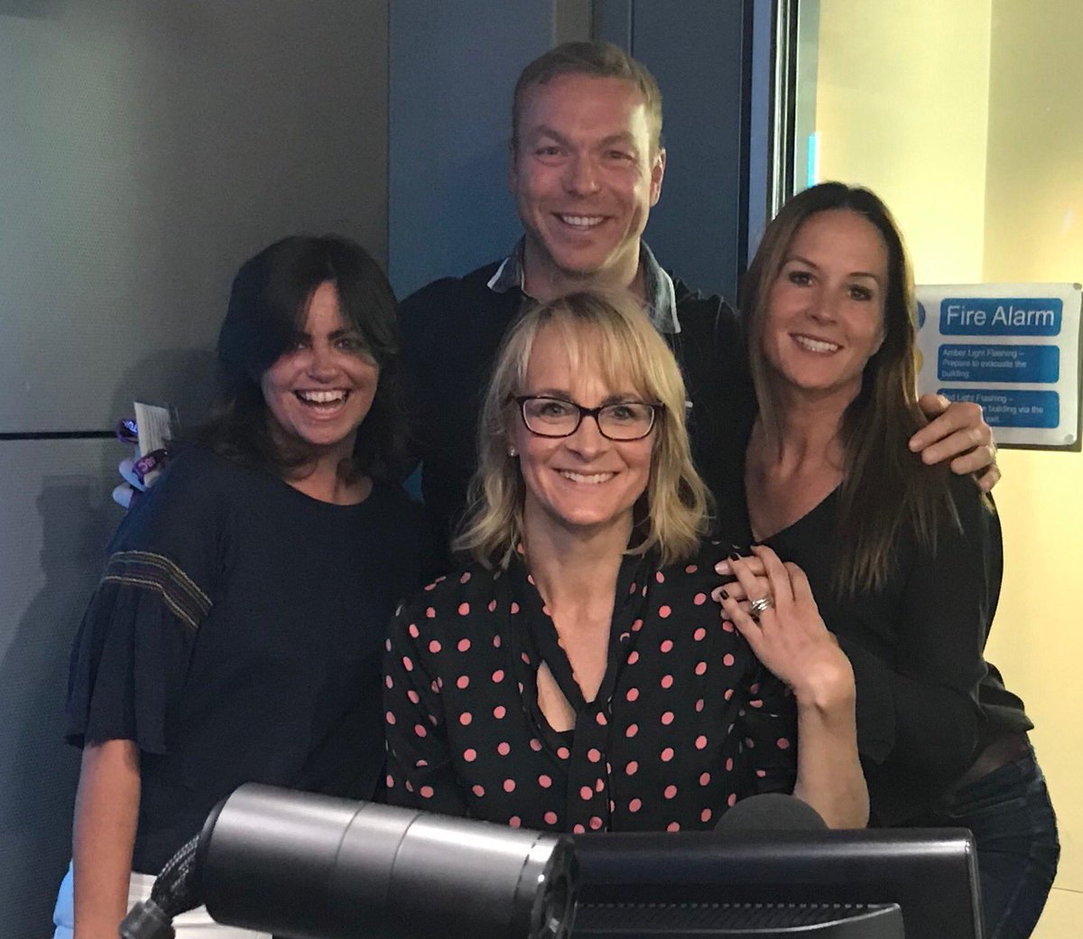 triathannie's tweet photo. What a fab day got to hang out with this brilliant gang @louiseminchin @chrishoy (total legend) @sarahrich77 @bowelbabe @jowhiley & @lloyddavies789 #TheBBCTriPod next episode is out on Tuesday @BBCSounds https://t.co/7rAnVTCmKf