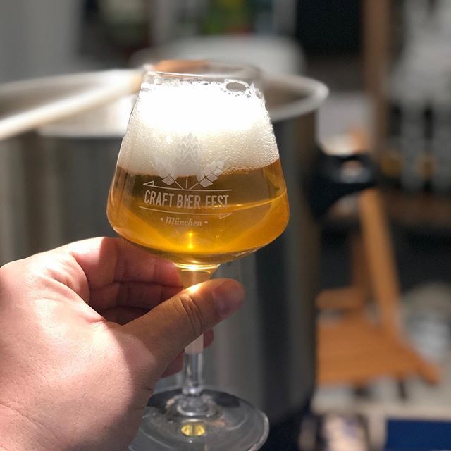 furukama's tweet photo. Our homebrewed Tripel - just awesome! #thirdbatch #microbrewery #tripel #craftbeer #belgianbeer #beercrunch #yummy #foodporn https://t.co/tFRbfnc4i5 https://t.co/4aXYDC1lKL