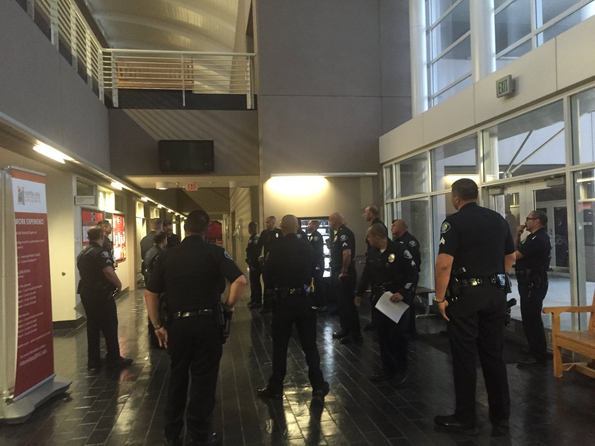 rsccdsafety's tweet photo. @SantaAnaPD joined us at @SantaAnaCollege today for a joint briefing with our officers and a tour of campus. #workingtogethertoserve https://t.co/bfXlm08RW8