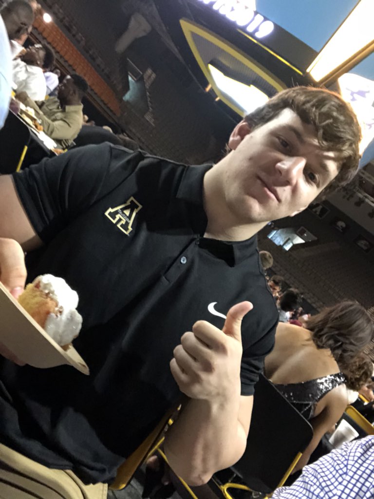 FiscellaMason's tweet image. Bloat of the year 💪🏻 #appspys2019