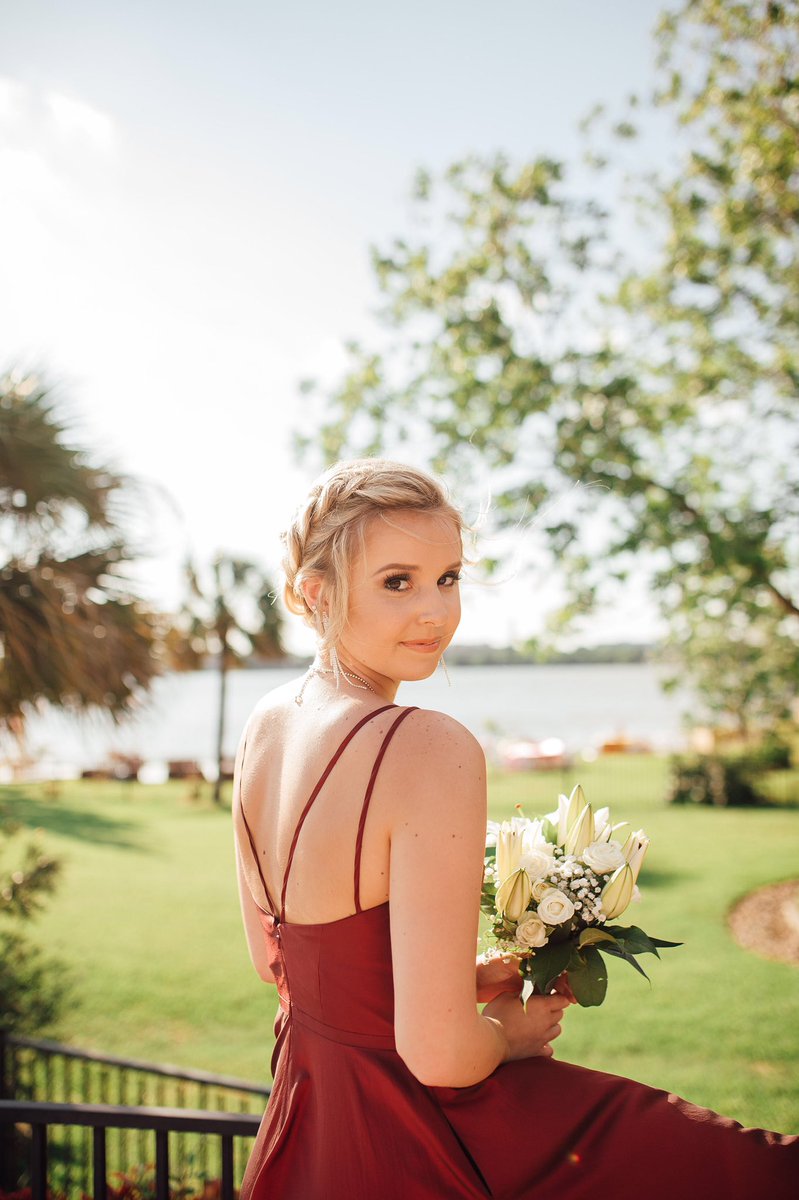 Nobody:

Every high school senior: Prom !!!