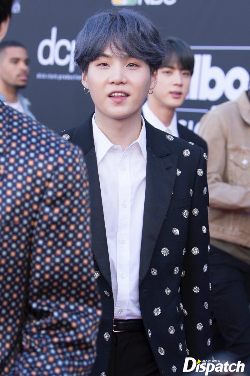 minspics's tweet photo. #BBMAs @BTS_twt https://t.co/hwUGDUeNtd
