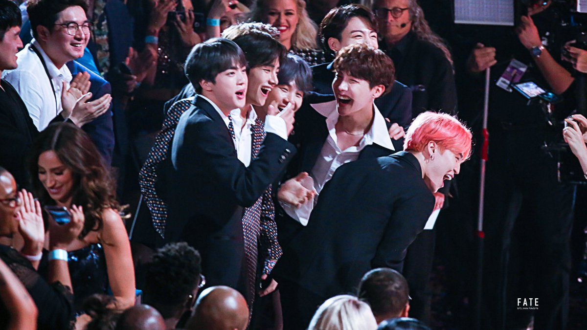 fate_jimin's tweet photo. 190501 BBMAs HD
우리 상 받았다!! 🥳
#방탄소년단 #BTS  @BTS_twt https://t.co/R1ZPrqver5