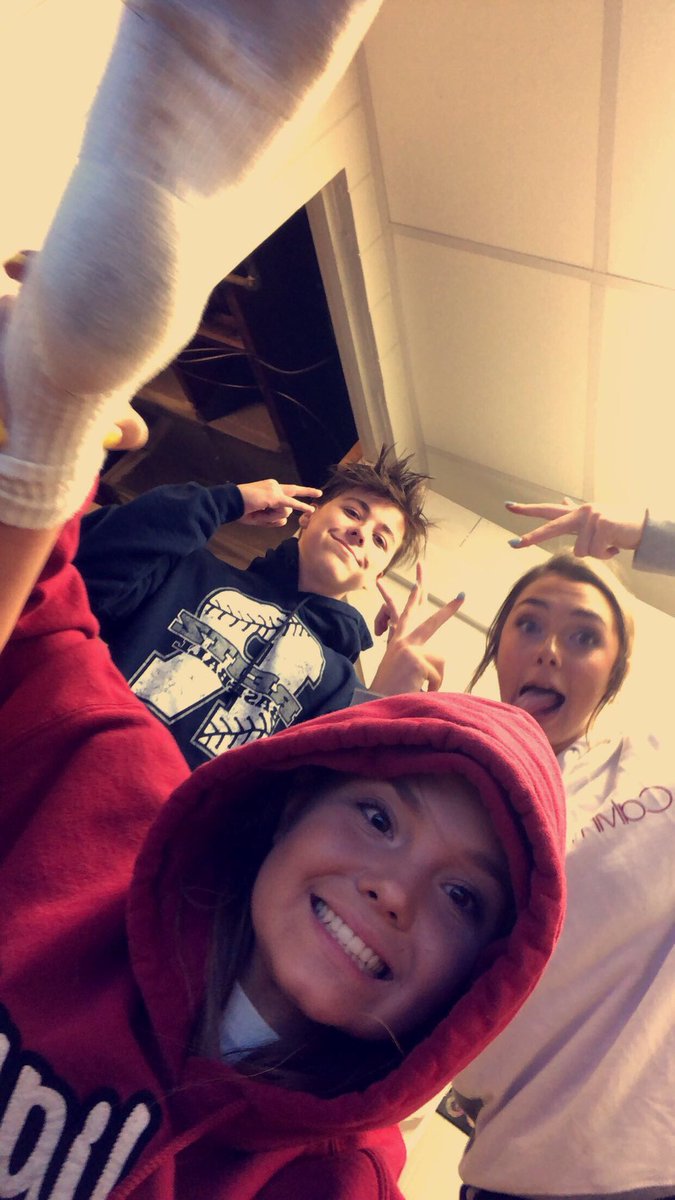 rachellee710's tweet photo. HBD COOP!! can’t believe ur legal and u def shouldn’t be😬 love you and where did that water jug go bc I paid $20 for that??💞 https://t.co/xNme5XhIwI