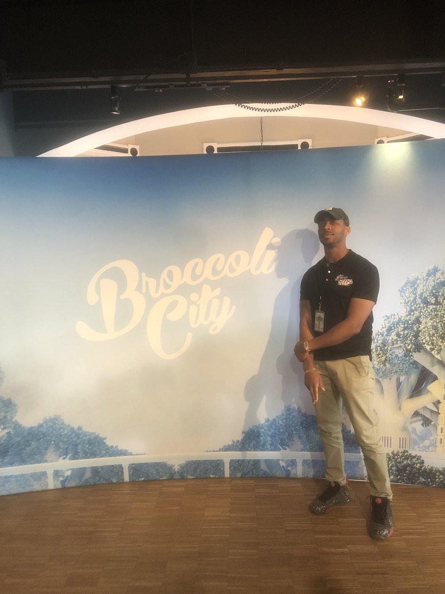CampCentral_'s tweet image. I had a great time at #Broccolicon! I grew my network &amp;amp; learn new strategies &amp;amp; skills to prepare #FreeHype for the next level. #BroccoliCity Grateful for @NikkiOFree &amp;amp; @_Loyal2DaGame_ for showing me the ropes! Can’t wait to put these the newly acquired skills to use! - @seanxfree