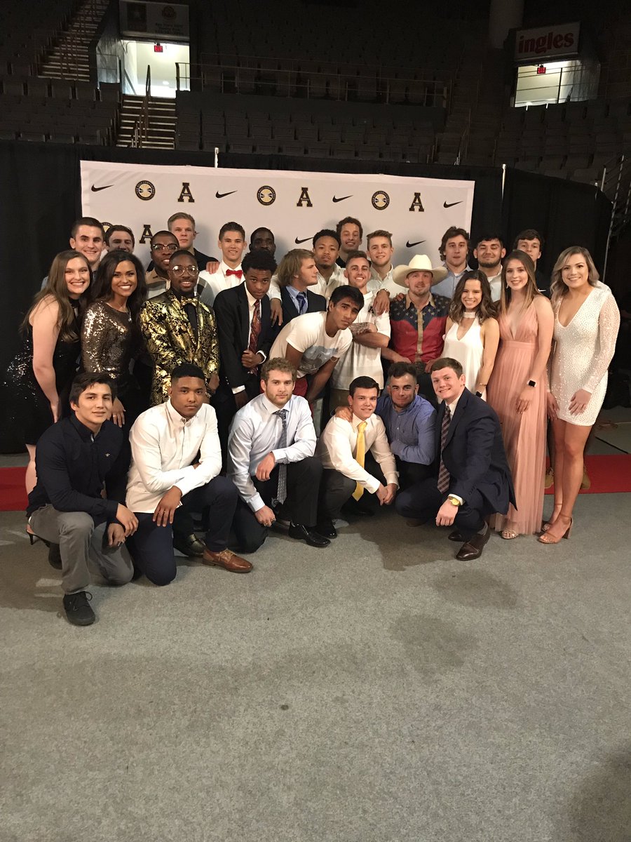 CoachJMBentley's tweet photo. Great night at the #Appspys2019 . This @AppWrestling group has me reflecting on what this senior class has accomplished. 4️⃣ Conference Championships 4️⃣ Top 25 National rankings 6️⃣ Top 25 victories 7️⃣Power 5 wins 2️⃣ National Duals appearances #Proud #ReachTheSummit https://t.co/bNL1ND26KJ