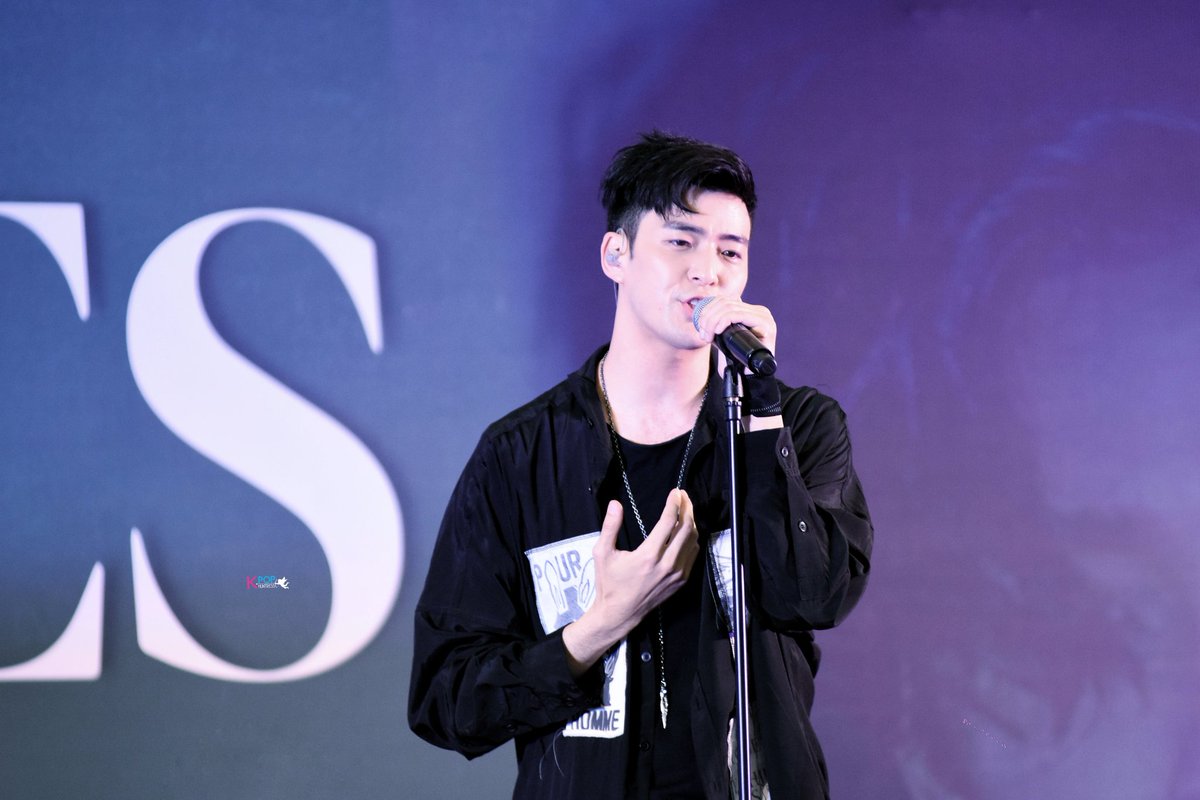 MyKpopHuntress's tweet photo. 190501 James <The Light> Live in Kuala Lumpur @ Berjaya Times Square, KL -2- #JAMESinKL #JAMESTheLightMY #TheLightEP @jamesjoohyunlee @UMusicMalaysia https://t.co/W3pkGsHxgC
