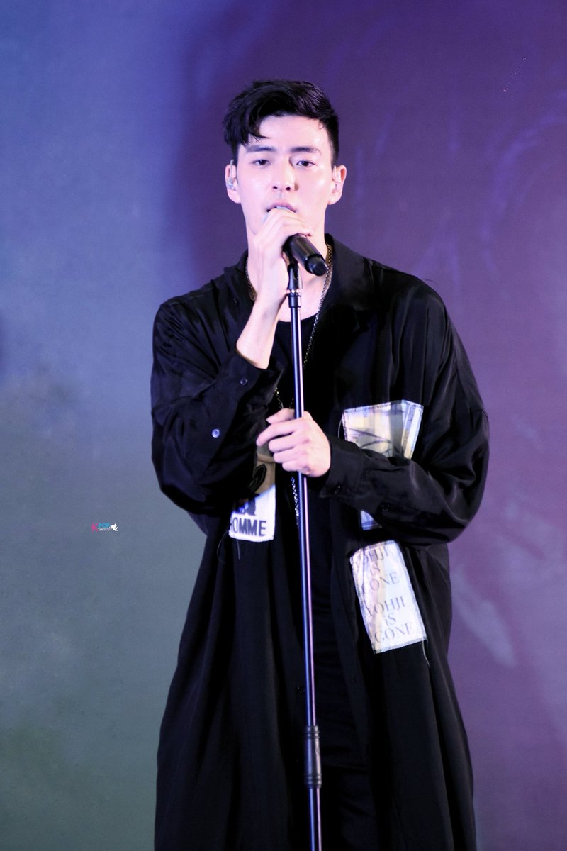 MyKpopHuntress's tweet photo. 190501 James <The Light> Live in Kuala Lumpur @ Berjaya Times Square, KL -2- #JAMESinKL #JAMESTheLightMY #TheLightEP @jamesjoohyunlee @UMusicMalaysia https://t.co/W3pkGsHxgC