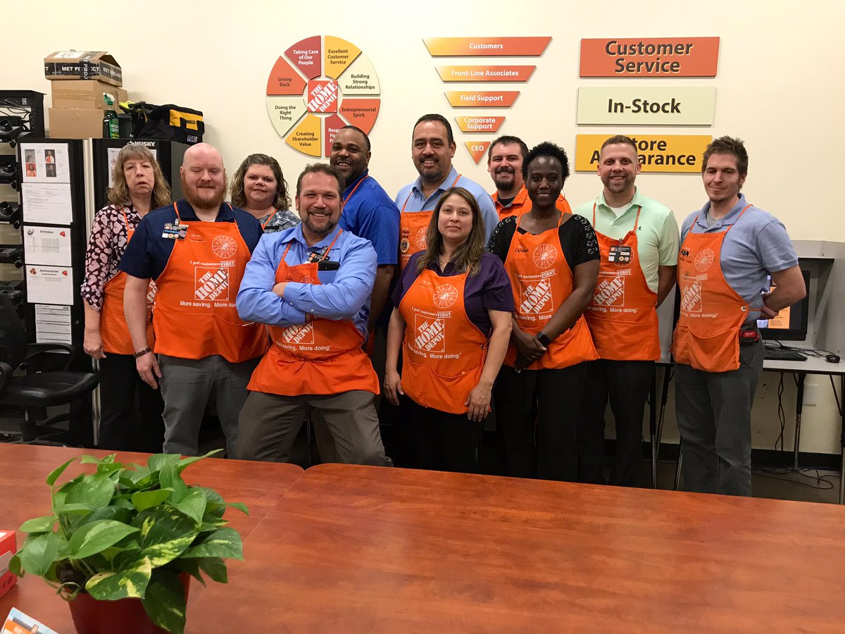 PruittKevin's tweet photo. It was great spending time with our DFW MEM team tonight. What a great group of leaders! @rcon530 @J_Powell_90 https://t.co/yK1YPheBbT