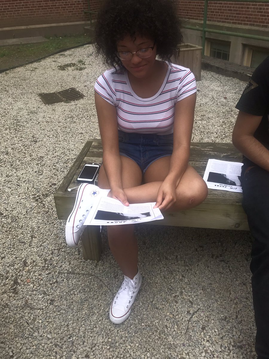 Warm weather means reading outside in our beautiful Memorial Garden! ☀️ #LearnatRHS #buildingreaders
