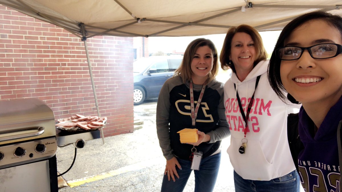 MsMohammadBB's tweet photo. FACS Cook Out for our Seniors and our last day with Mrs. Hove! Our department and students were so thankful to be blessed with your presence this semester! You will be missed โค๏ธโค๏ธ #bbchsfacs https://t.co/LosFJr0keg
