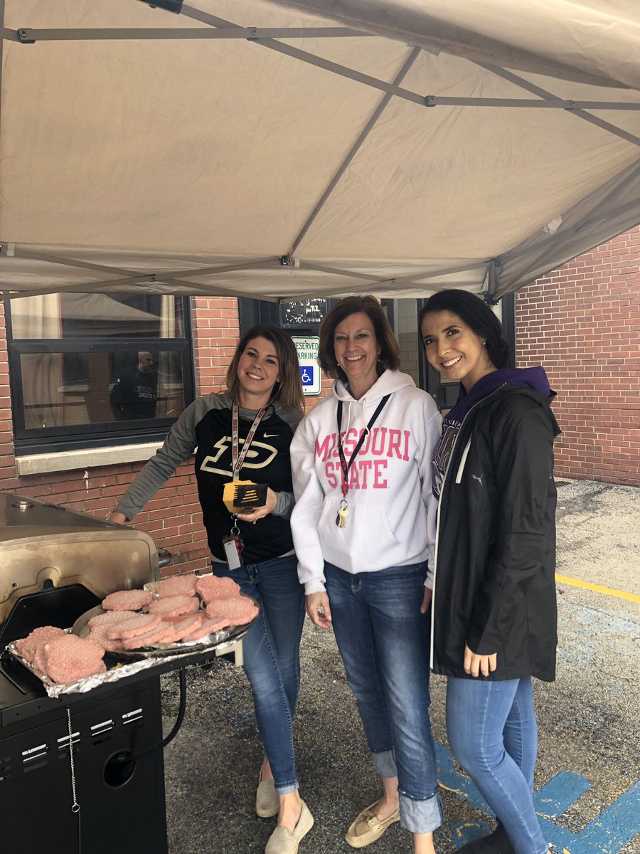 MsMohammadBB's tweet photo. FACS Cook Out for our Seniors and our last day with Mrs. Hove! Our department and students were so thankful to be blessed with your presence this semester! You will be missed โค๏ธโค๏ธ #bbchsfacs https://t.co/LosFJr0keg