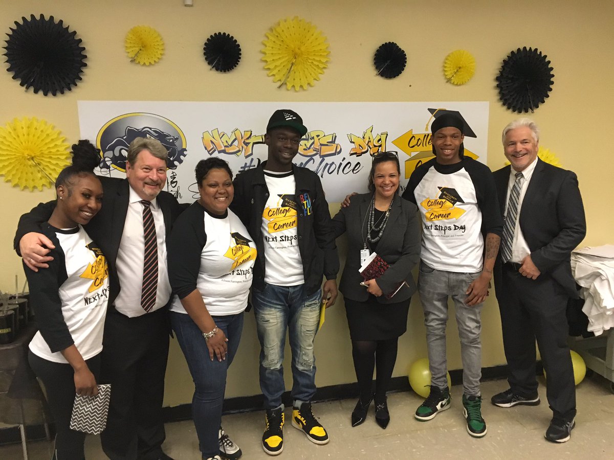 nelehJ09's tweet photo. What a great field day visiting Access Schools. They are doing great work supporting the whole child to be on track for graduation. What better day than #CollegeSigingDay to witness that ALL students are scholars and dreamers! @CWATSONHARRIS @d79Supt @transferhs @NYCSchools https://t.co/ovxTY0gSU9