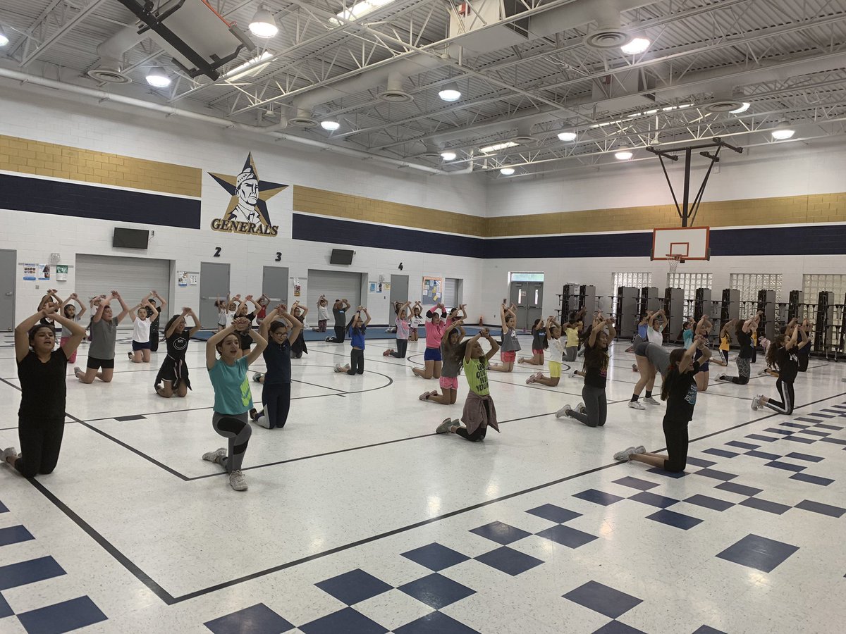 SDominguez_ELMS's tweet image. Cafeteria full of excited girls, ready to try-out for our 2019-2020 Cheer Team! The BEST in the city come from Sun Ridge M.S.!! This is how the #GeneralsConquer!! #TeamSISD @SRidge_MS